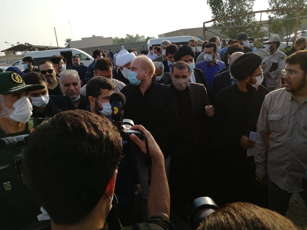 بازدید رییس مجلس از اسکله ثامن الائمه و حضور در گلزار شهدای آبادان