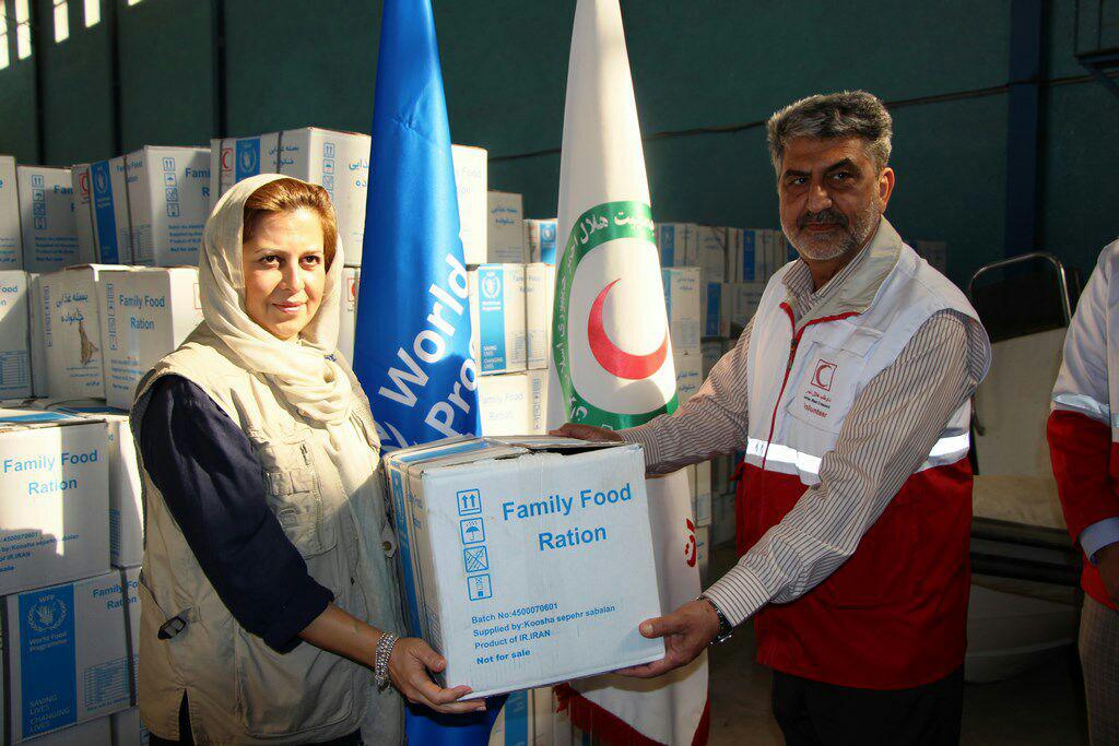 تحویل 12هزار بسته غذایی برنامه جهانی غذا(WFP) سازمان ملل به هلال احمر خوزستان