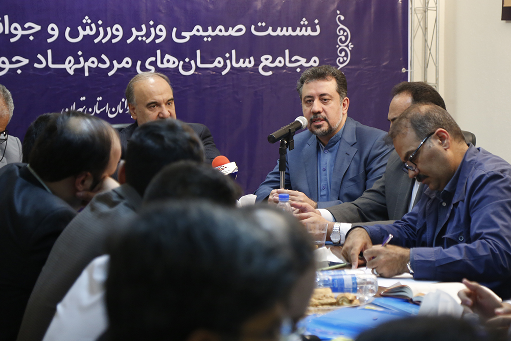 نشست صمیمی وزیر ورزش و جوانان با روسای مجمع سازمان های مردم نهاد جوانان استان ها
