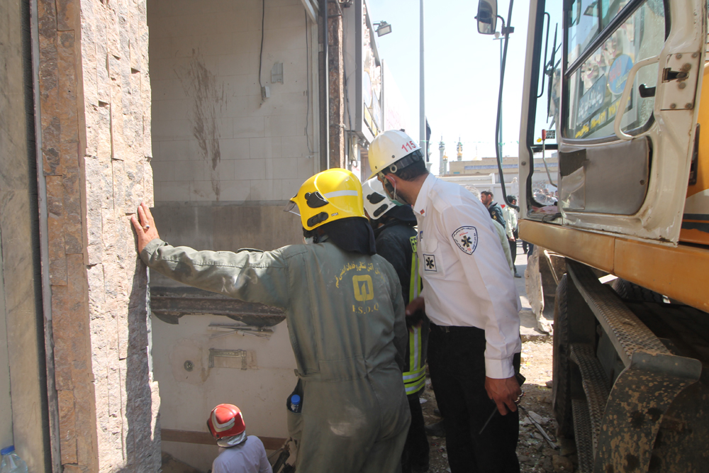 عملیات آواربرداری و امداد رسانی به مصدومان حادثه انفجار گاز در قم