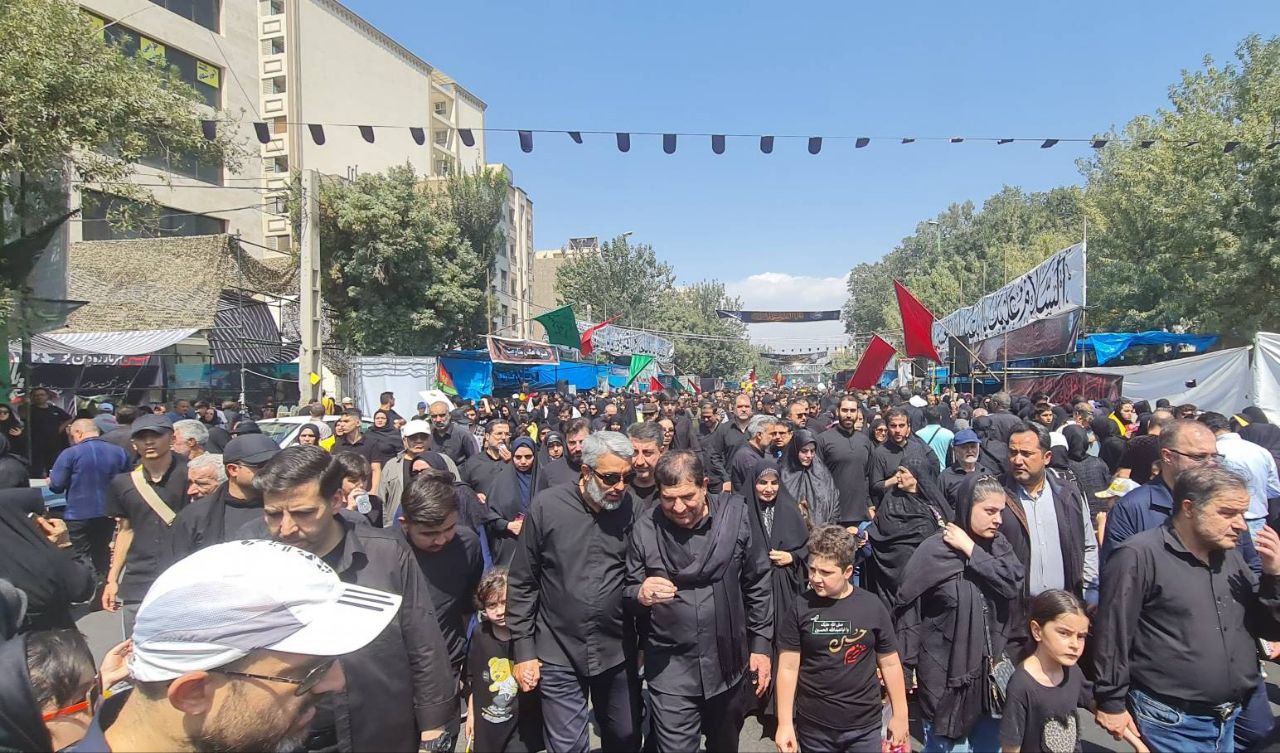 حضور خانوادگی مخبر در راهپیمایی جاماندگان اربعین در تهران