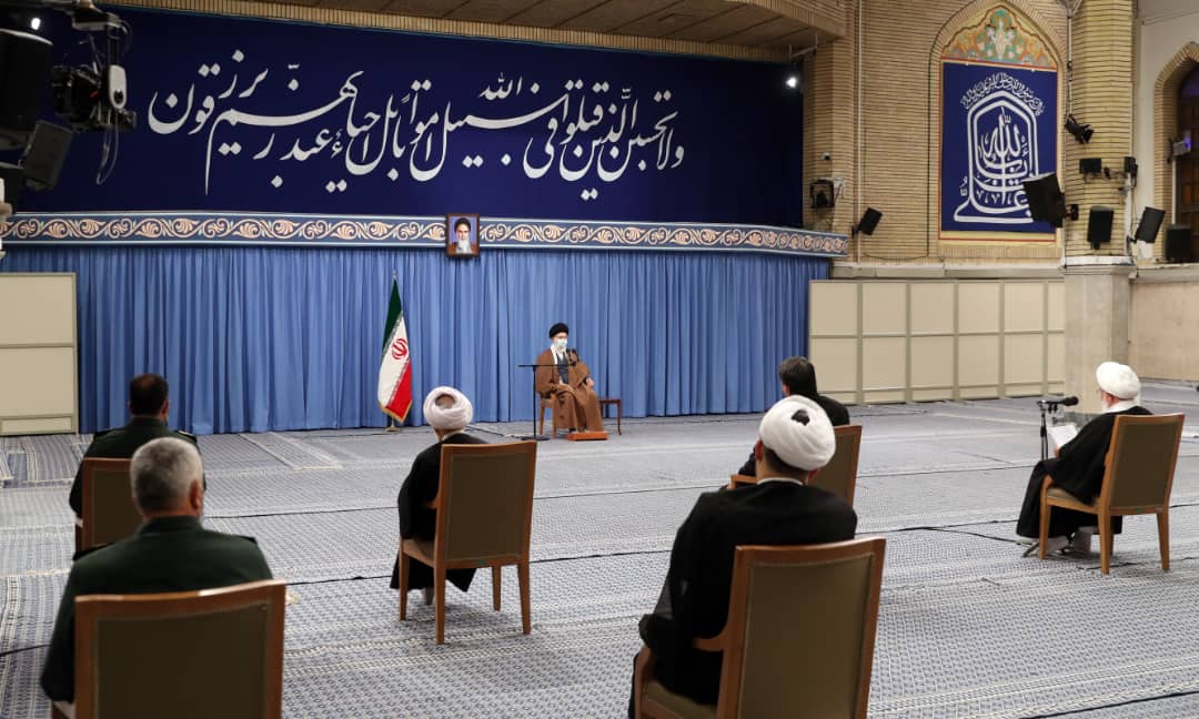 دیدار مقام معظم رهبری در دیدار با مسئولان و دست اندرکاران دومین کنگره شهدا 4000 استان یزد