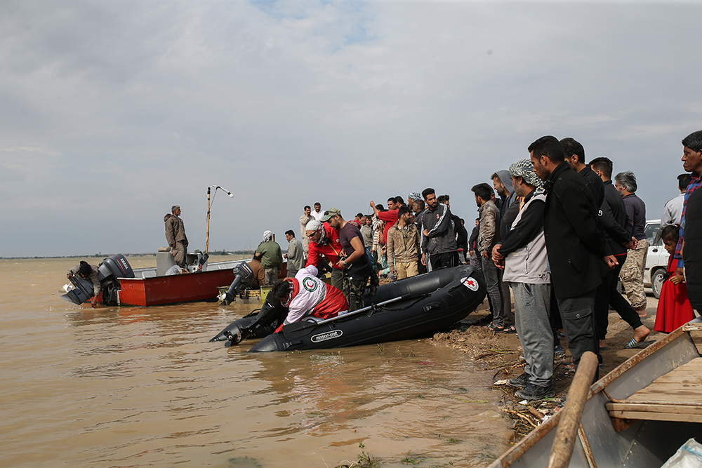 امداد رسانی هلال احمر به سیل زدگان خوزستان
