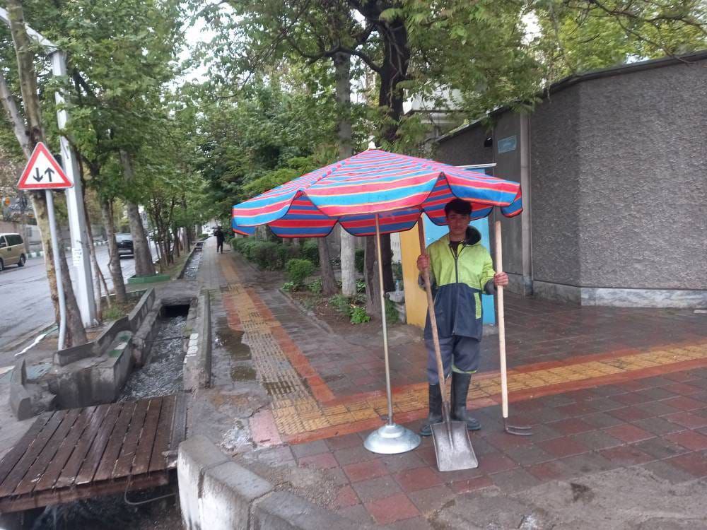 پاکسازی انهار و جوی تلاش پاکبان برای آراستگی شهر