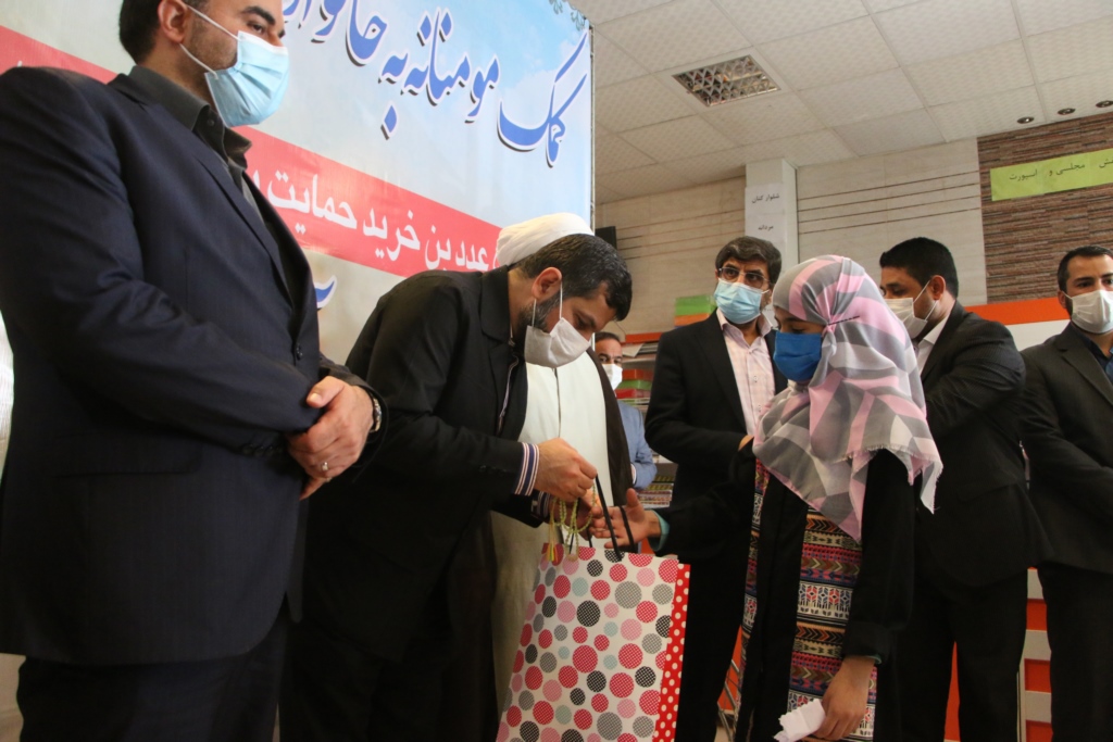 آیین تأمین بسته های کمک معیشتی خانواده های تحت پوشش انجمن حمایت از زندانیان و اهداء جهیزیه به ۱۲ زوج جوان