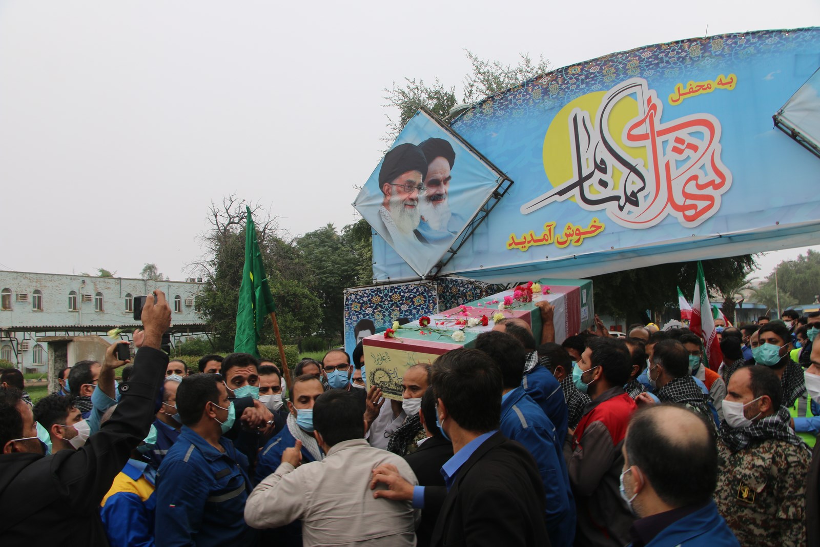 تشییع پیکر دو شهید گمنام دفاع مقدس در محل شرکت گروه ملی فولاد ایران