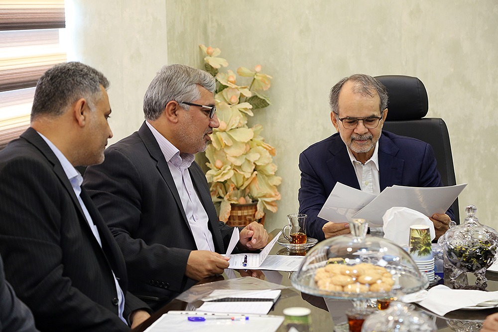 جلسه انعقاد قرارداد سولار خانگی مدد جویان کمیته امداد امام خمینی(ره)