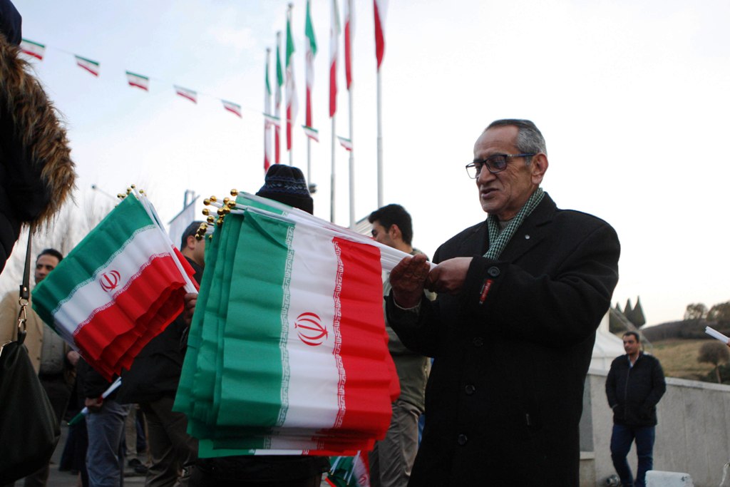 آيين برافراشتن بزرگترين پرچم جمهوري اسلامي ايران