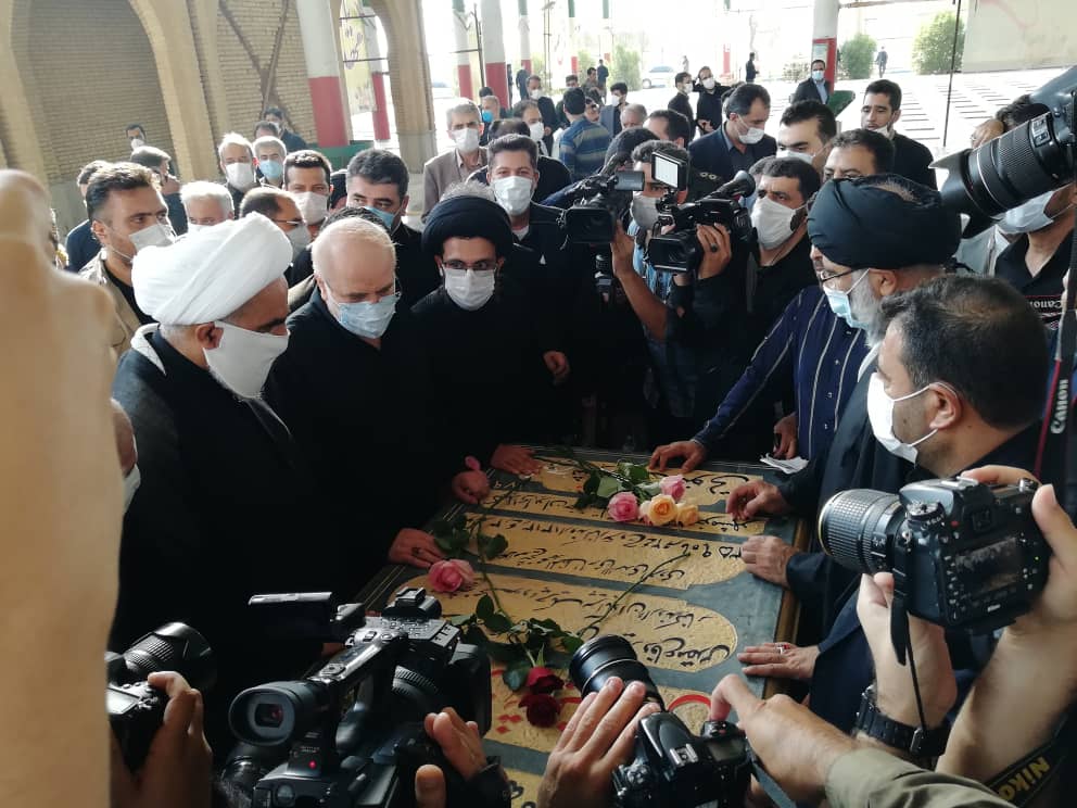 بازدید رییس مجلس از اسکله ثامن الائمه و حضور در گلزار شهدای آبادان