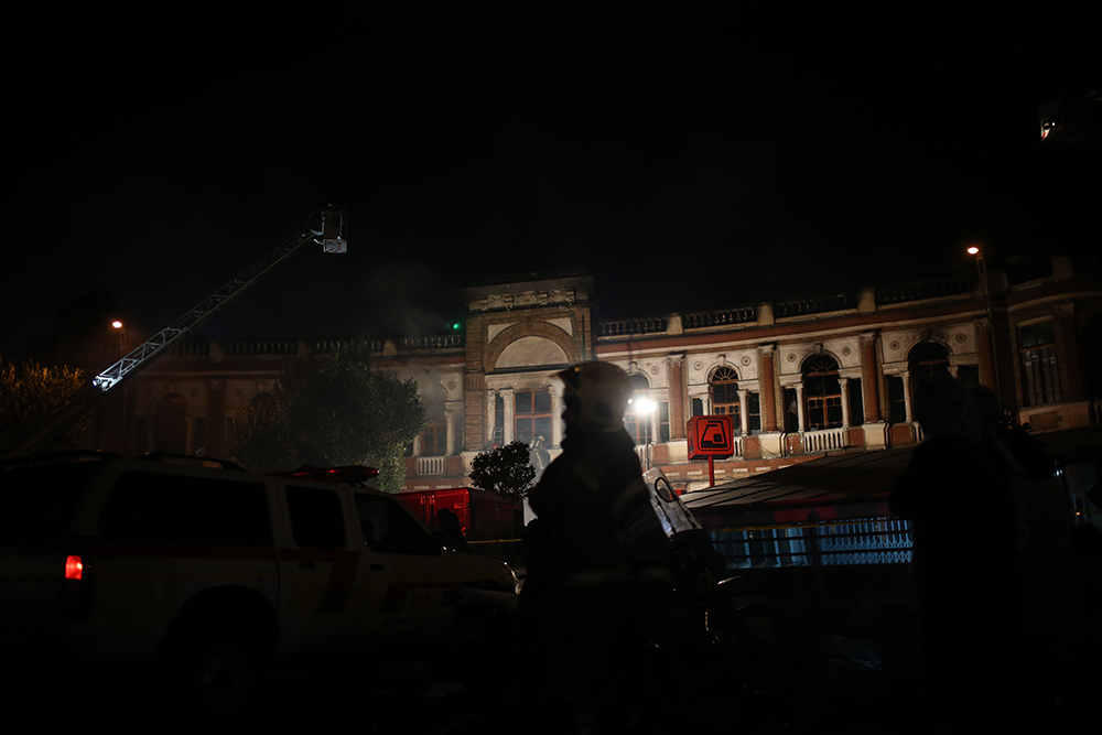 آتش سوزی در میدان حسن‌آباد تهران