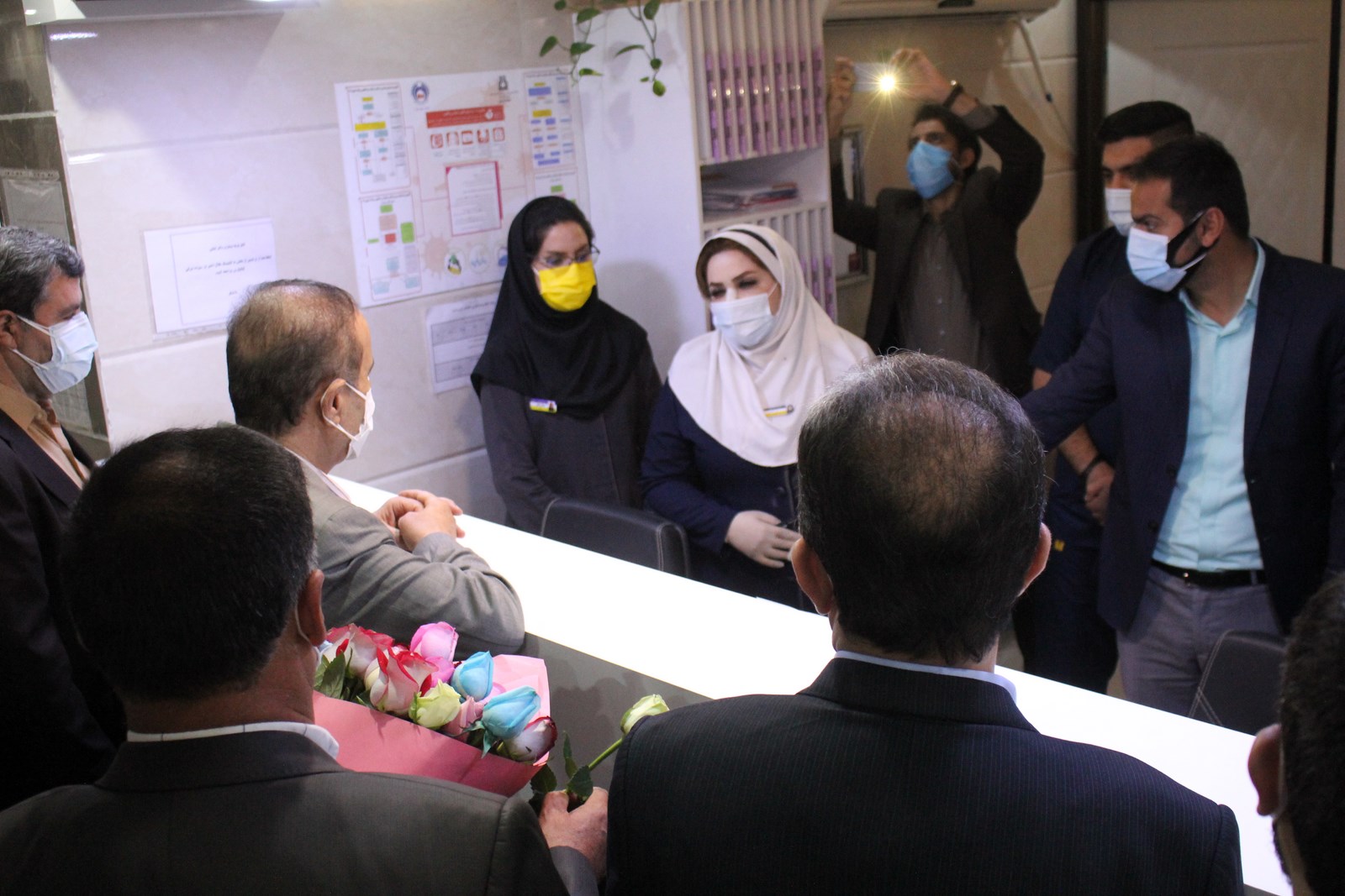 حضور عیدانه استاندار خوزستان در بیمارستان گلستان اهواز