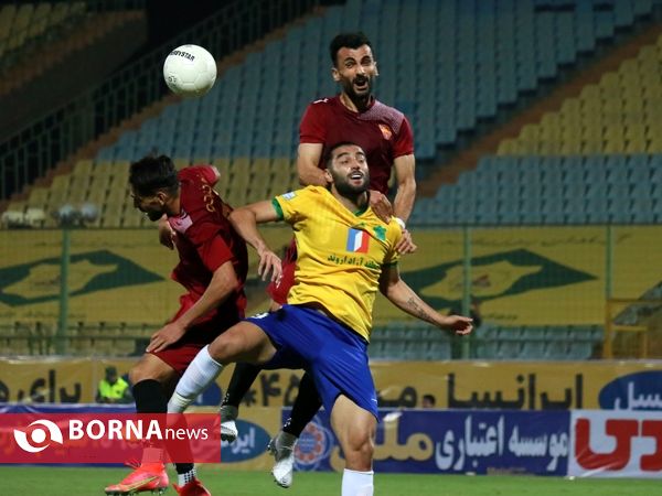 دیدار تیم های فوتبال صنعت نفت - پدیده