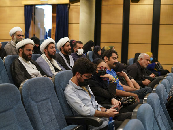 رونمایی از مستند سینمایی «لباس کار» در شیراز