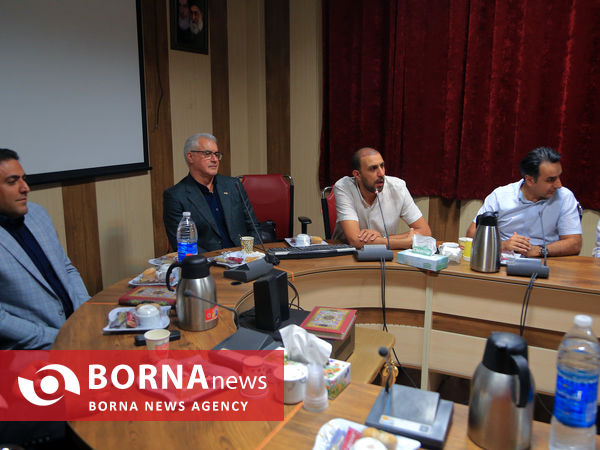 دیدار صمیمی رئیس هیات شنا، شیرجه و واترپلوی خراسان رضوی با خبرنگاران 