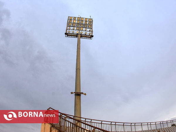 تجهیزات روشنایی ورزشگاه امام خمینی اراک