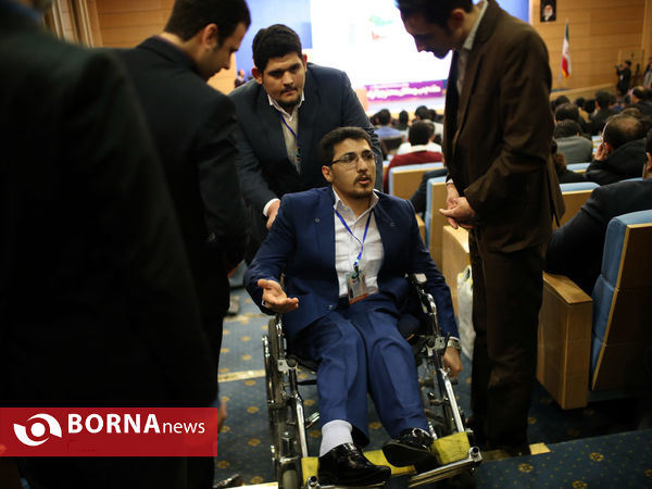 هم اندیشی صمیمانه جوانان با دولت