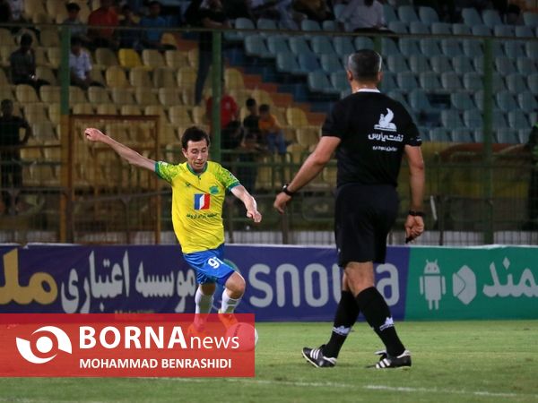 دیدار تیم های فوتبال صنعت نفت - نساجی