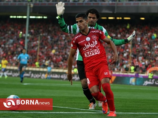 دیدار تیم های فوتبال پرسپولیس- صنعت نفت آبادان