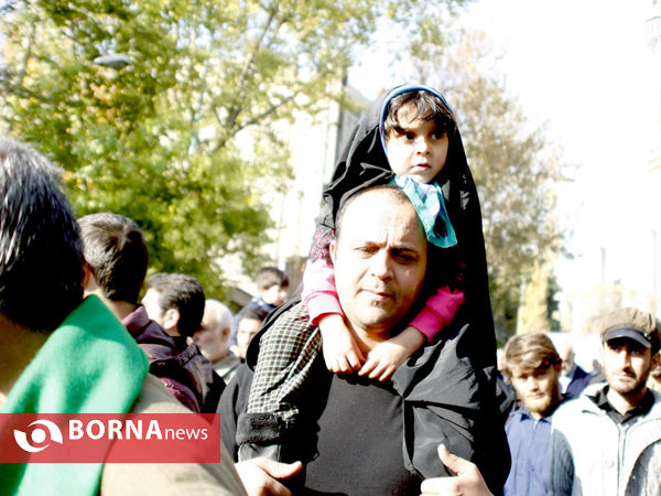 تشییع پیکر رکن آبادی توسط نمازگزاران تهرانی