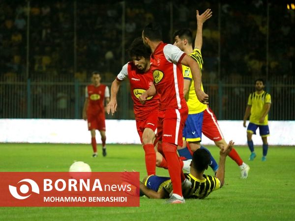 دیدار تیم های فوتبال نفت مسجدسلیمان - پرسپولیس