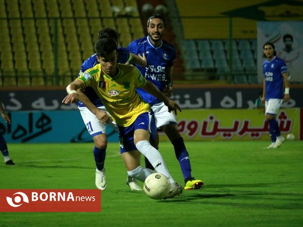 دیدار تیم های صنعت نفت و استقلال