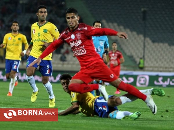 دیدار تیم های فوتبال پرسپولیس- صنعت نفت آبادان