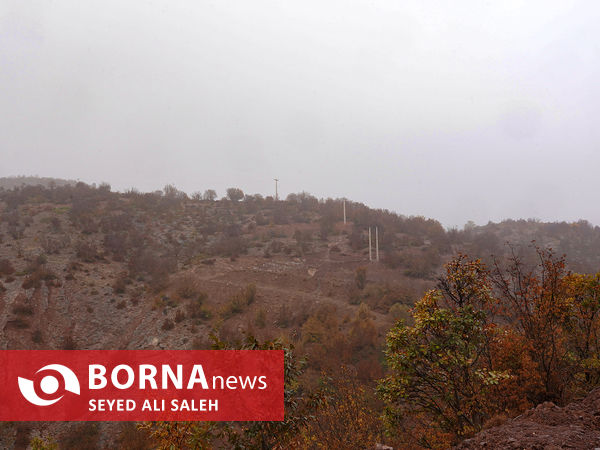 ییلاق اوپرت دیواره‌ی اوپرت را به شمال‌شرقی قله‌ی خرو نرو متصل می‌کند که بخش شمالی آن مرز بین جنگل‌های هیرکانی در شمال و دشت کویری در جنوب است