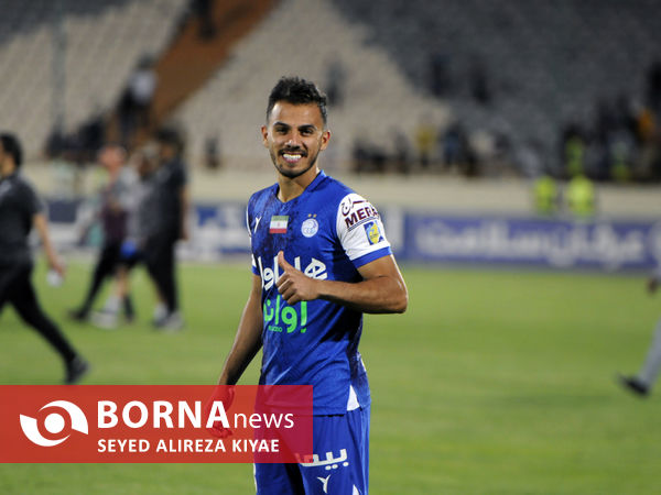 دیدار تیم های فوتبال استقلال 7 تراکتور 1