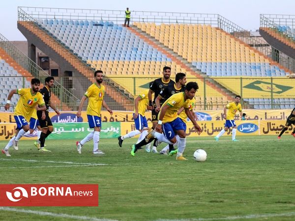 دیدار تیم های فوتبال صنعت نفت - سپاهان