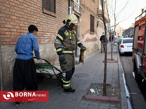 آتش سوزی انبار پنبه در خیابان مولوی تهران
