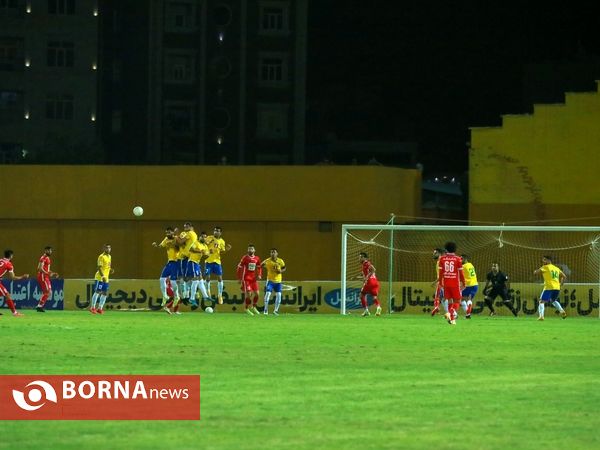 دیدار تیم های فوتبال صنعت نفت - پرسپولیس