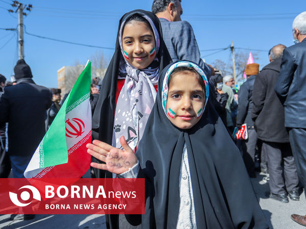 حضور پر شور و نشاط کودکان و نوجوانان در راهپیمایی ۲۲ بهمن