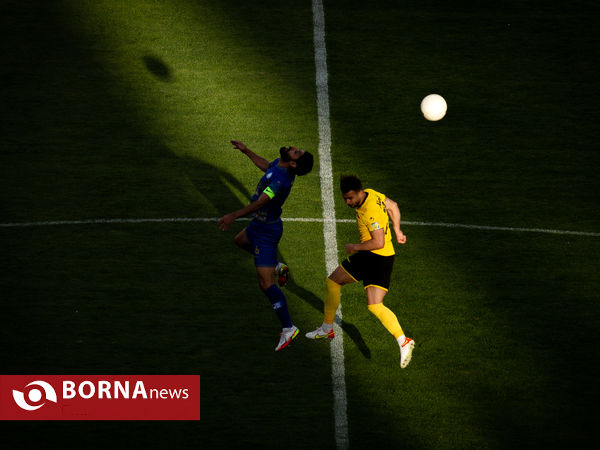 دیدار تیم‌های فوتبال فولاد مبارکه سپاهان و گل‌گهر سیرجان