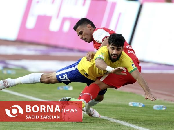 دیدار تیم های فوتبال پرسپولیس - صنعت نفت