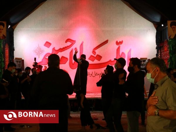 اقامه نماز ظهر عاشورا در مصلی آبادان