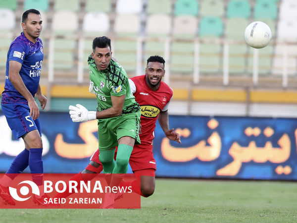 دیدار تیم های فوتبال هوادار - پرسپولیس