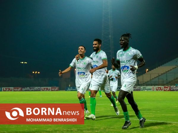 دیدار تیم های فوتبال صنعت نفت - آلومینیوم