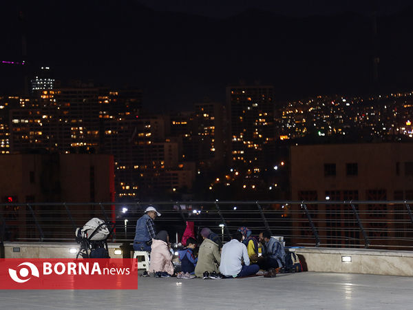 افطاری ساده در برج میلاد