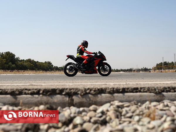 مسابقه درگ موتورسواری بانوان