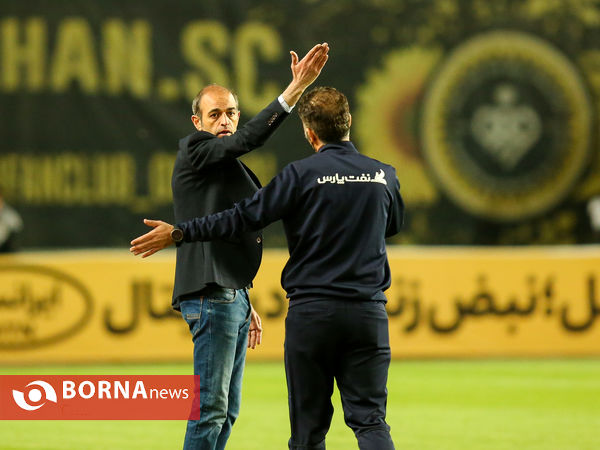 دیدار تیم‌های فوتبال فولاد مبارکه سپاهان و گل‌گهر سیرجان