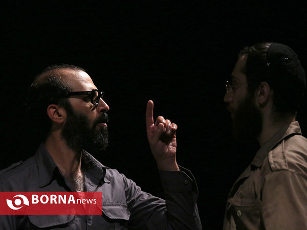 نمایش "پچپچه های پشت خط نبرد"