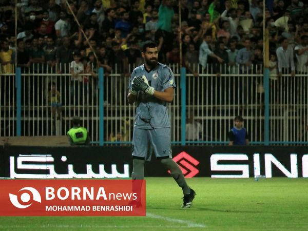 دیدار تیم های فوتبال نفت مسجدسلیمان - پرسپولیس