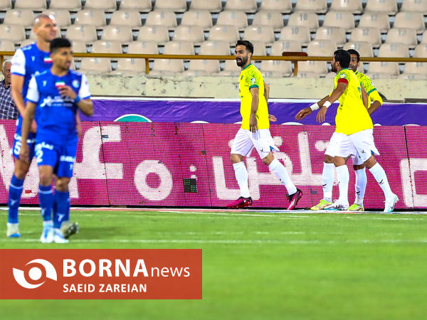 دیدار تیم های استقلال تهران - صنعت نفت آبادان