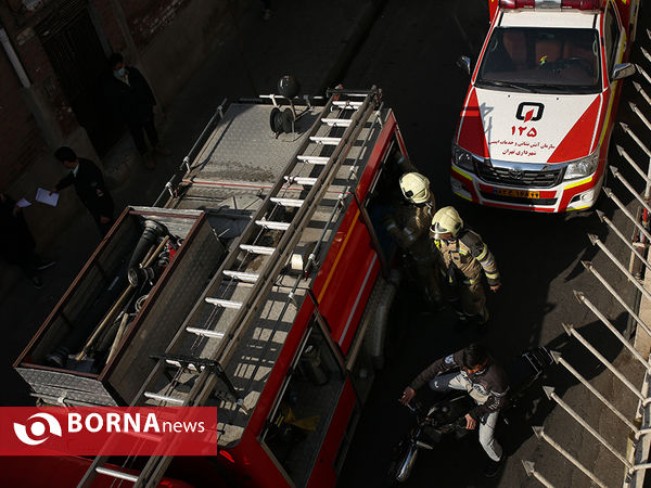 آتش سوزی انبار پنبه در خیابان مولوی تهران