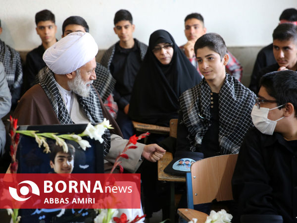 دیدار نماینده ولی فقیه در فارس با همکلاسی های دانش آموز شهید ترور شاهچراغ(ع)
