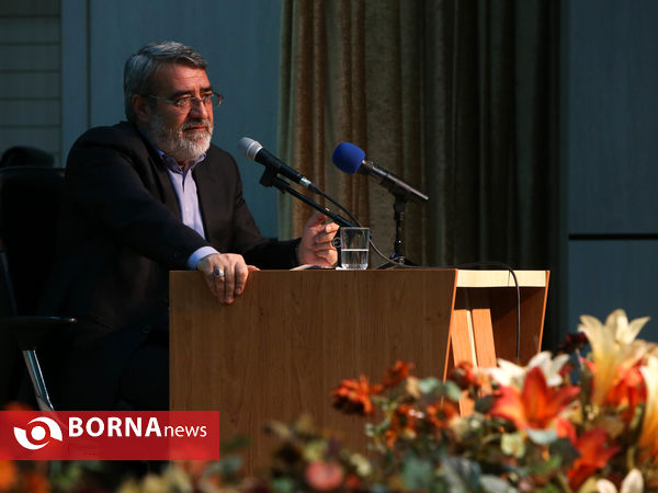 نشست صمیمی وزیر کشور با اصحاب رسانه