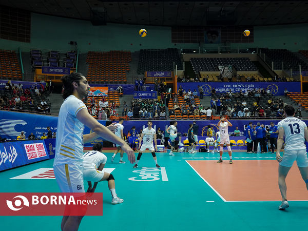 دیدار تیم های والیبال پیکان ایران - سانتوری سانبردز ژاپن