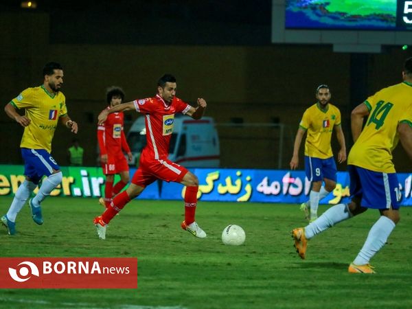 دیدار تیم های فوتبال صنعت نفت - پرسپولیس