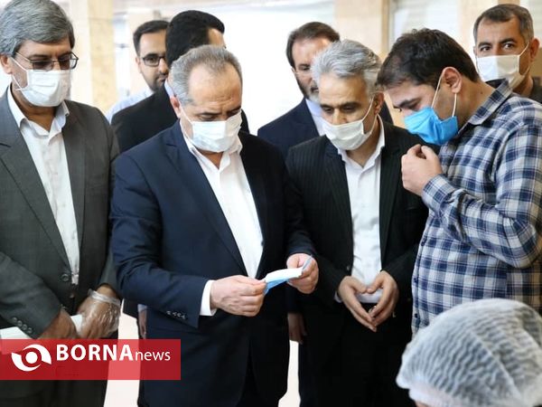 بازدید استاندار قم از واحد تولید ماسک