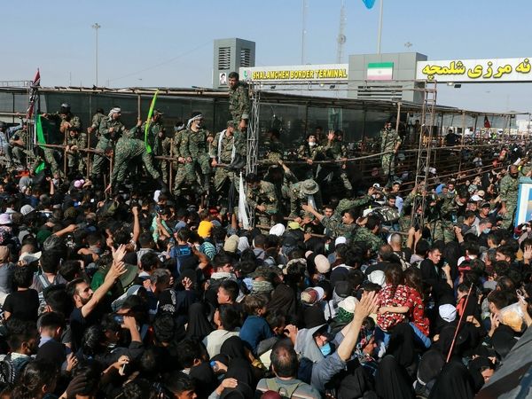 عبور زوار افغانستانی و پاکستانی از مرز شلمچه